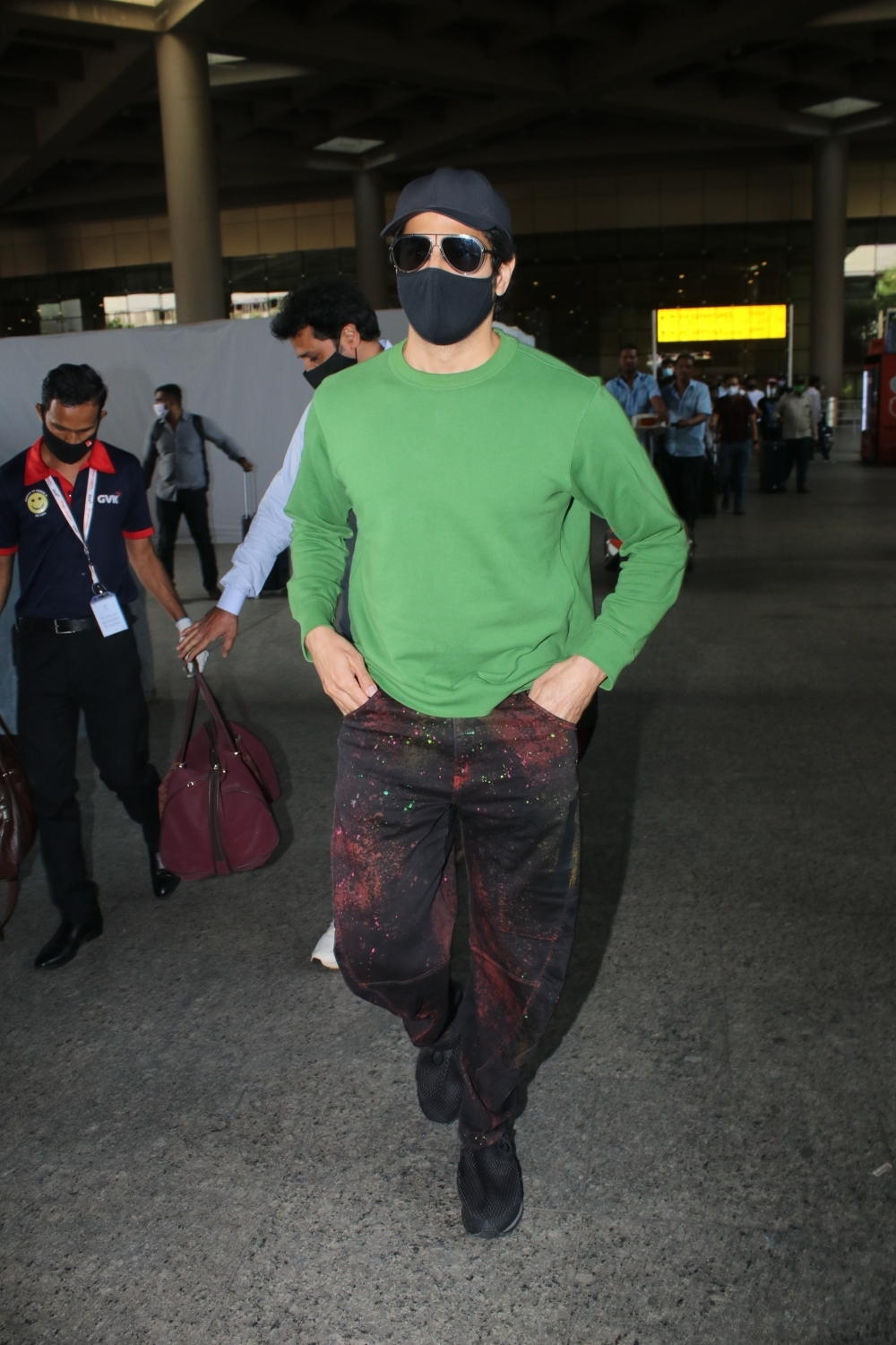 Mumbai: Sidharth Malhotra spotted at airport departure on Monday 22nd February 2021. (Photo: IANS)