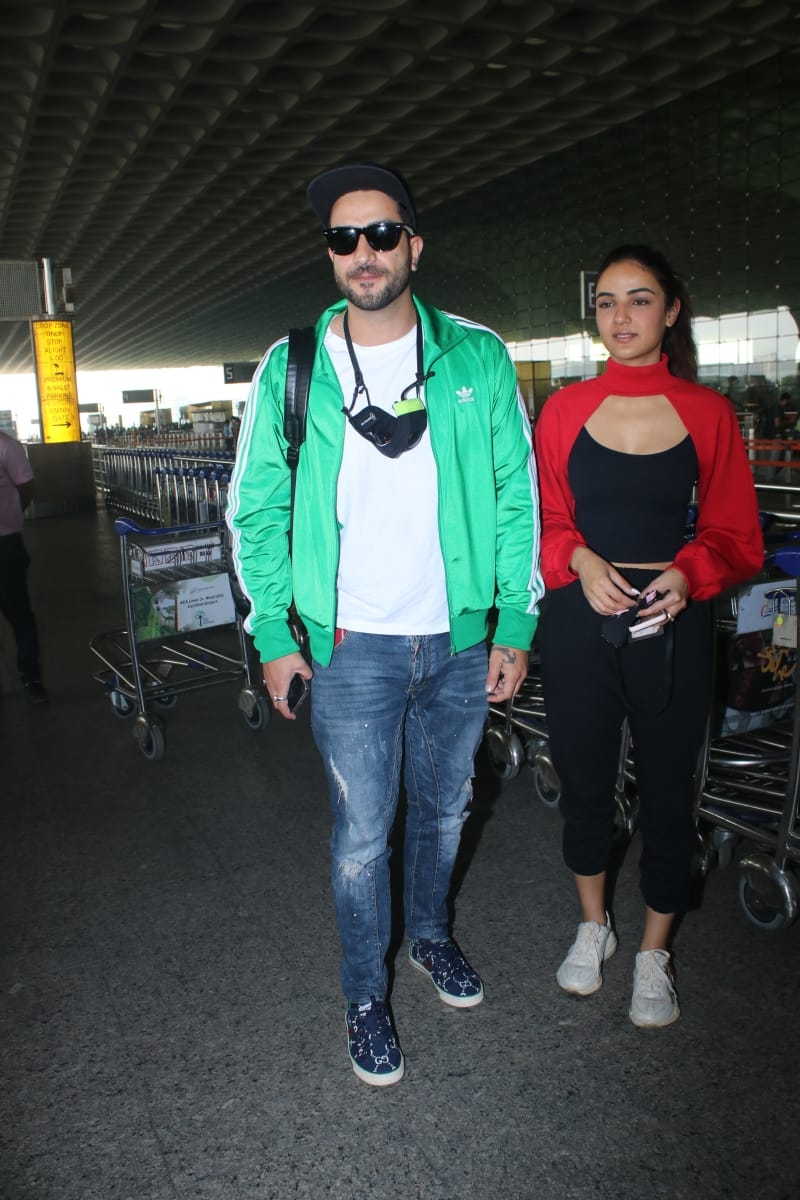 Mumbai: Aly Goni & Jasmin Bhasin Spotted at Airport Departure on Tuesday 23nd February 2021. (Photo: IANS)