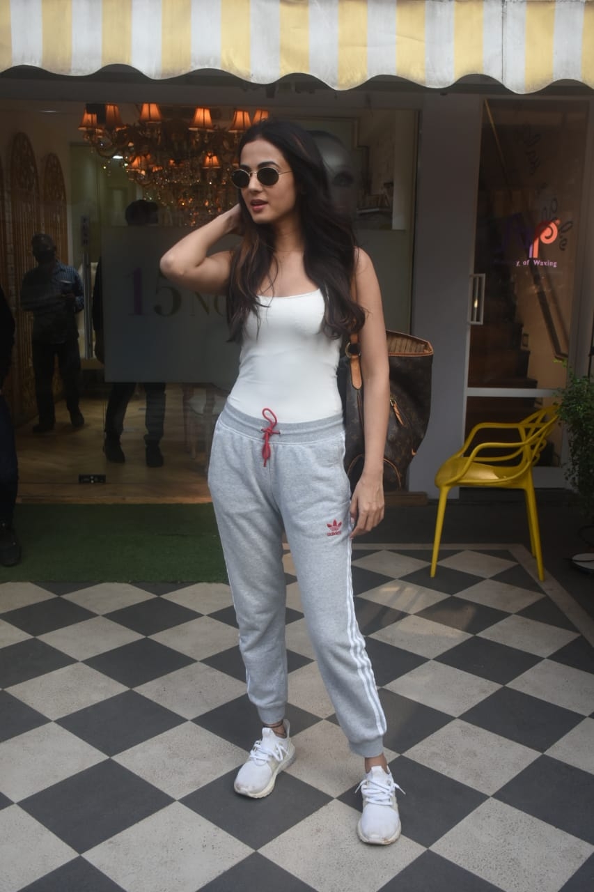 Mumbai: Sonal Chauhan Spotted Saloon in Bandra on Tuesday 23rd February 2021. (Photo: IANS)
