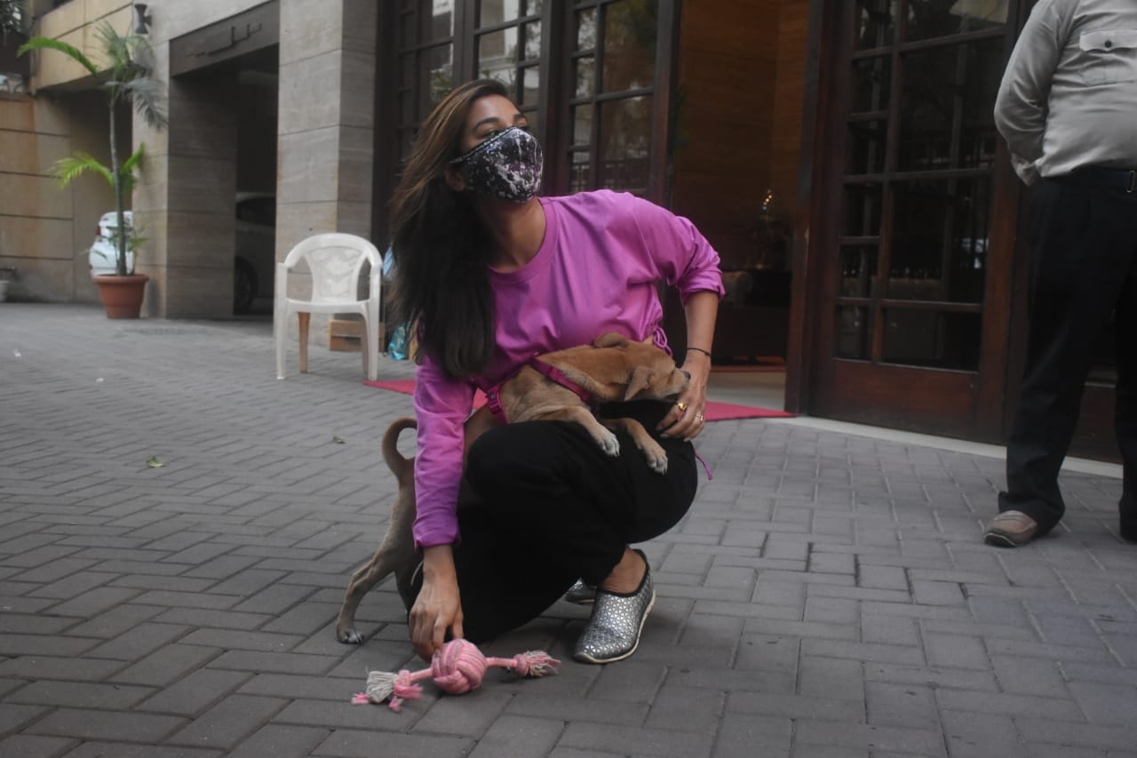 Mumbai: Malaika Arora And Sophie Choudhary Spotted In Bandra on Thursday 26nd February 2021. (Photo: IANS)