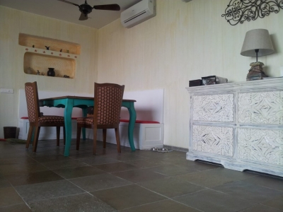 Bollywood actress Kangana Ranaut took to Twitter to share before and after pictures of her parent