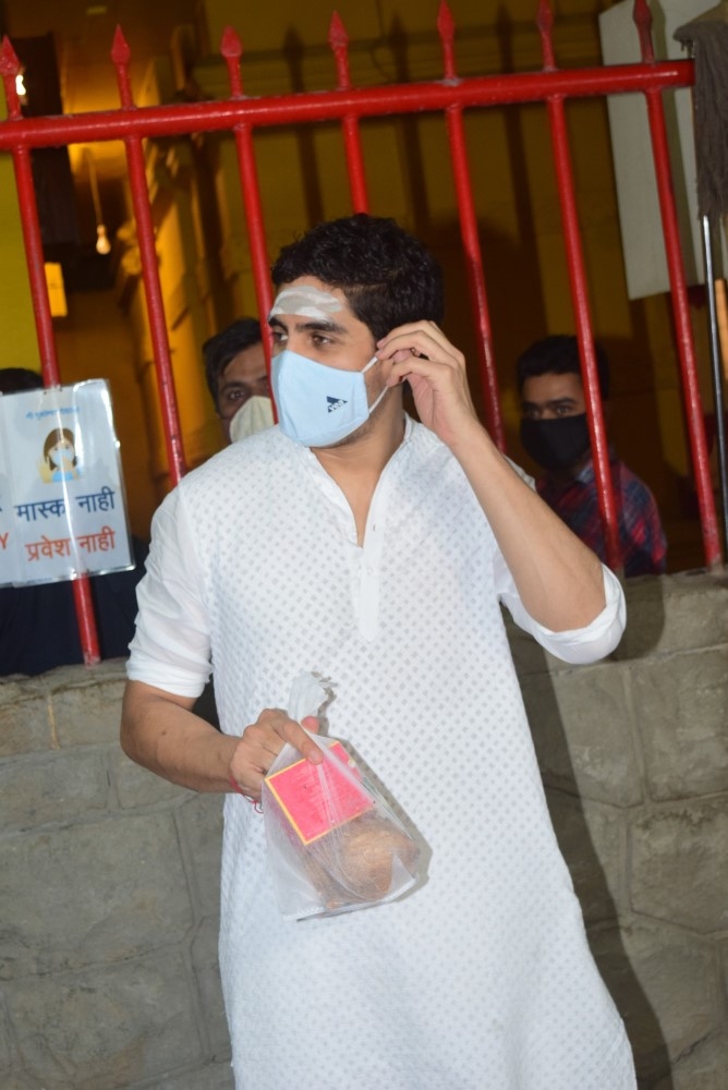 Mumbai: Alia Bhatt, Ayan Mukerji & Others at Shiva Puja Juhu on Thursday 11th March, 2021. (Photo: IANS)