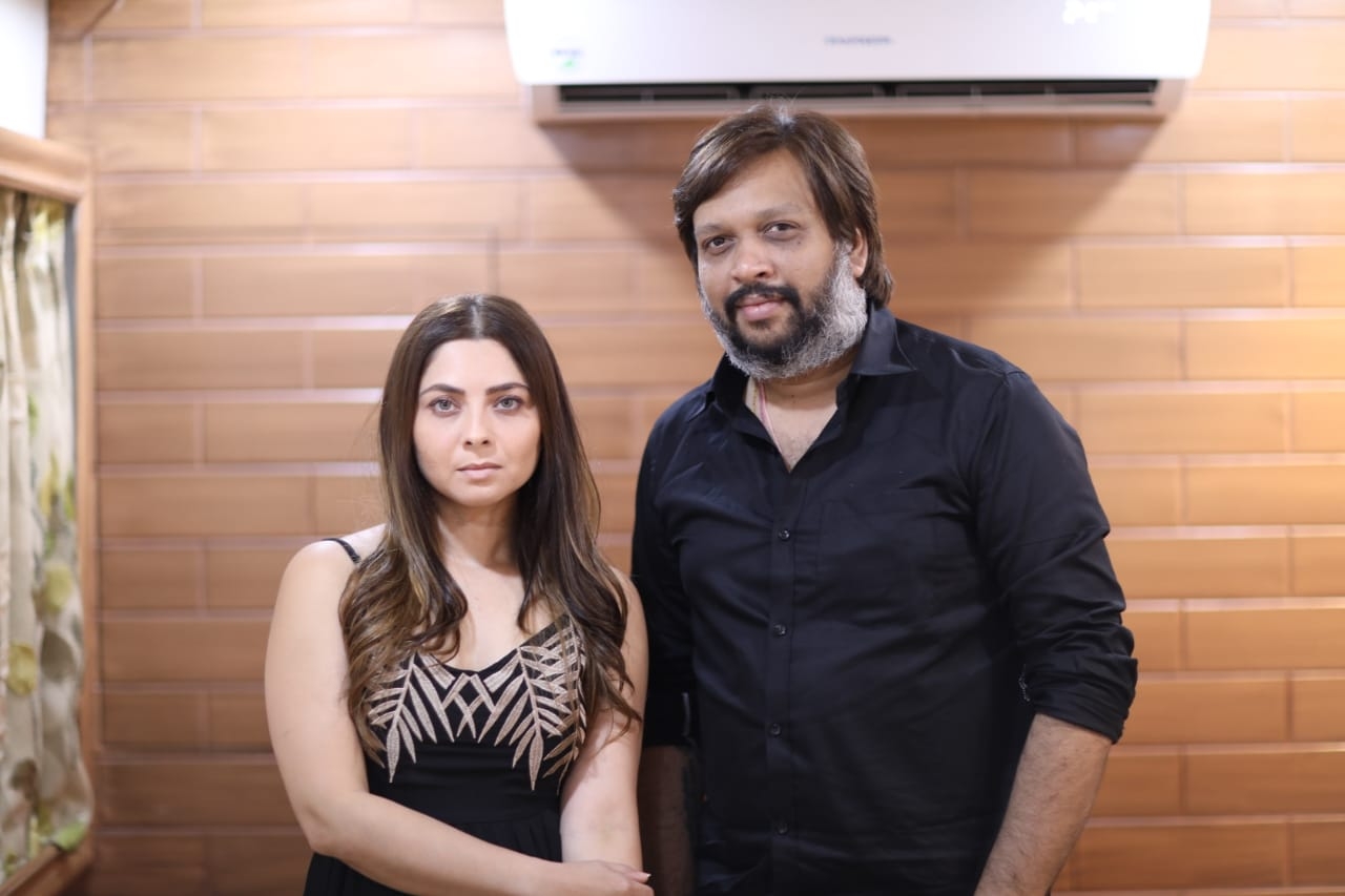 Akshay Bardapurkar and Sonalee Kulkarni to present 1st regional interactive web film 'Hakamari'