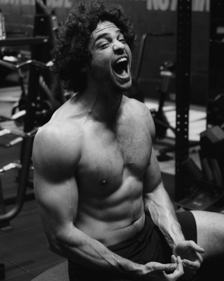 Noah Centineo posts a 