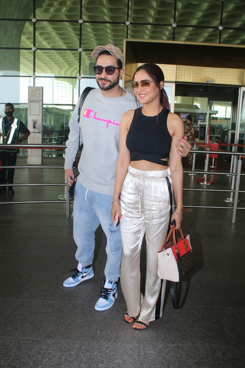 Mumbai: Aly Goni & Jasmin Bhasin Spotted at Airport Departure On Friday 02nd April, 2021. (Photo: IANS)