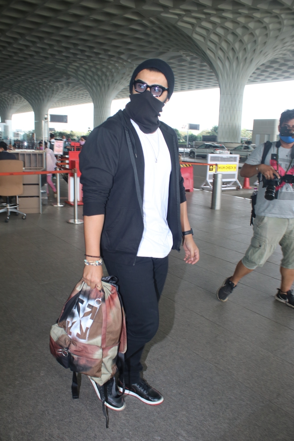 Arjun Kapoor spotted at airport departure on 14 April,2021.(Photo: Sanjay Tiwari/IANS)