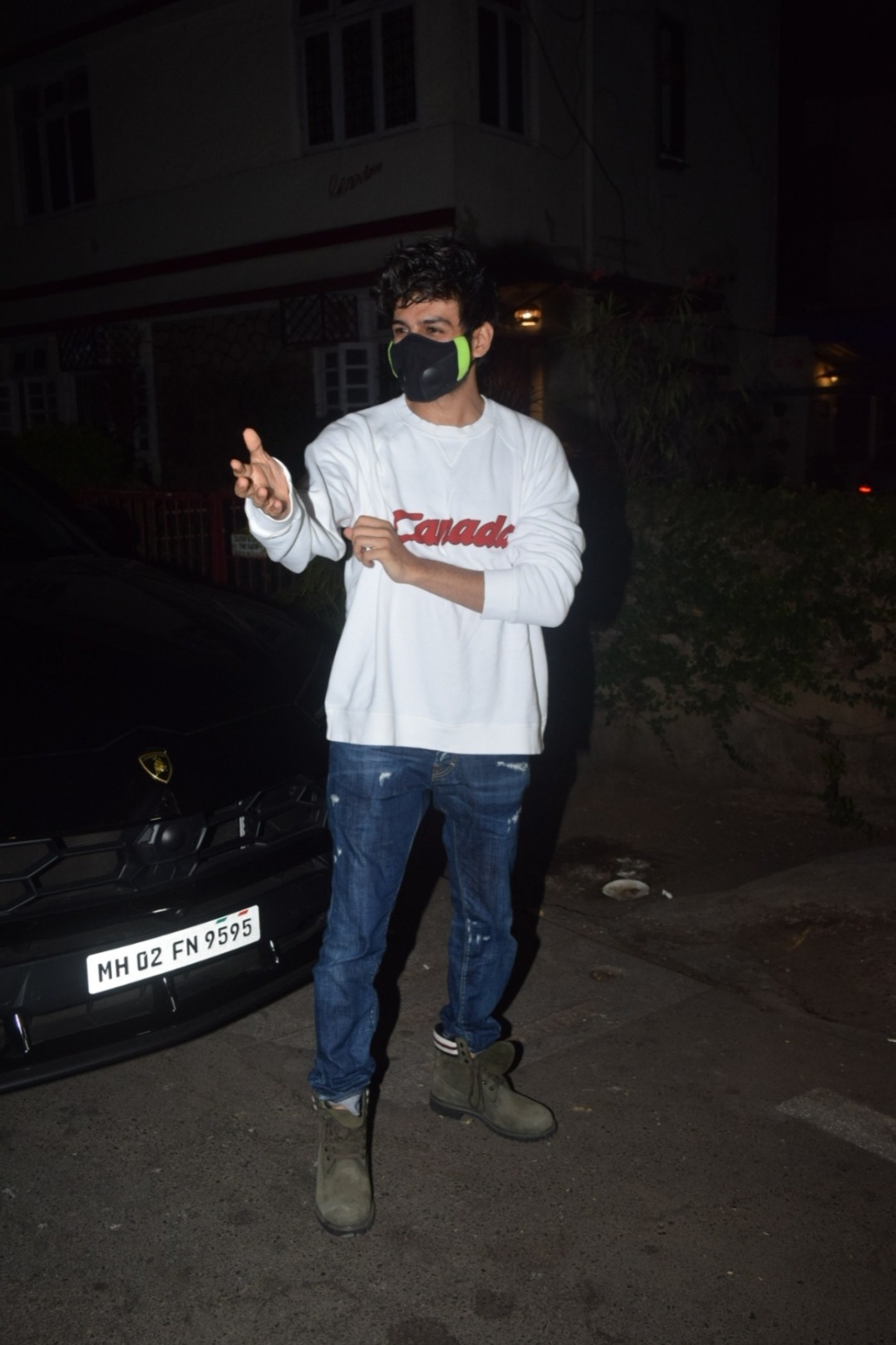 Kartik ariyan spotted at Friend house in Bandra.(Photo: Sanjay Tiwari/IANS)