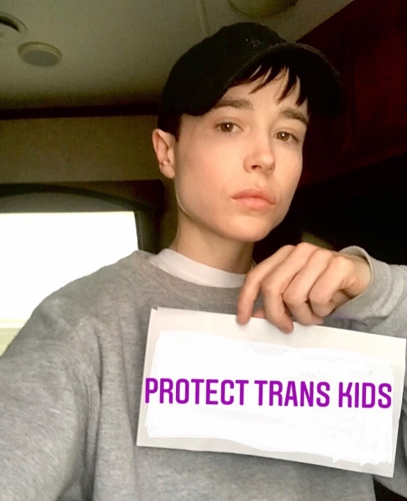 Elliot page didn't panic looking at himself after breast removal surgery.(photo:Instagram)