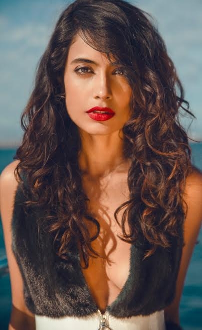 Sarah Jane Dias tries to make lockdown healthier for fans.