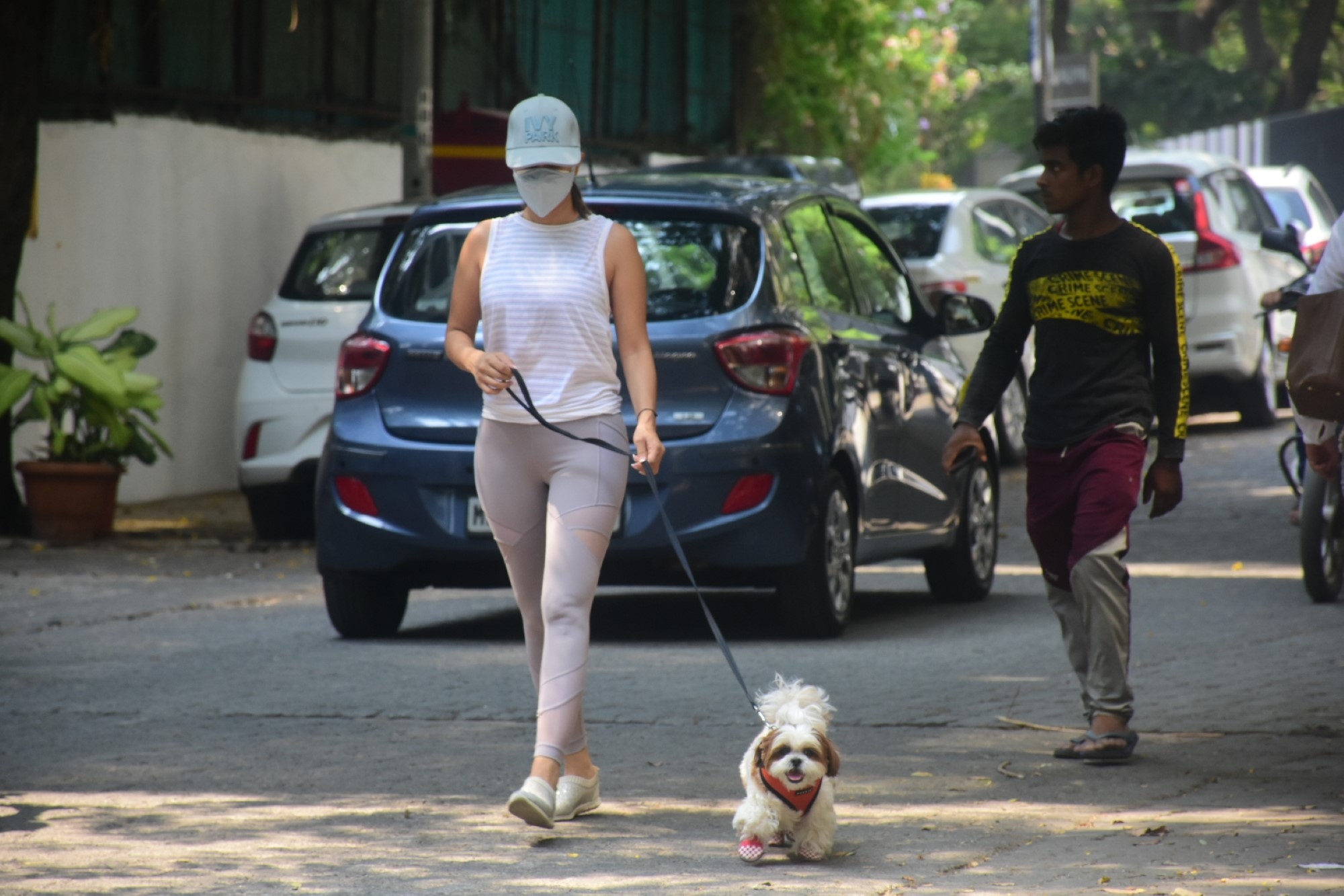 Mumbai: Sophie Choudry Spotted at Bandra On Monday, 03 may, 2021. (Photo: Sanjay Tiwari)