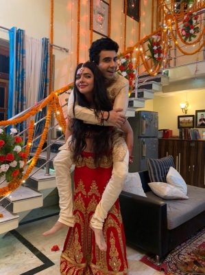 Naveen Kasturia Ruhi Singh to feature in comedy series Runaway Lugaai