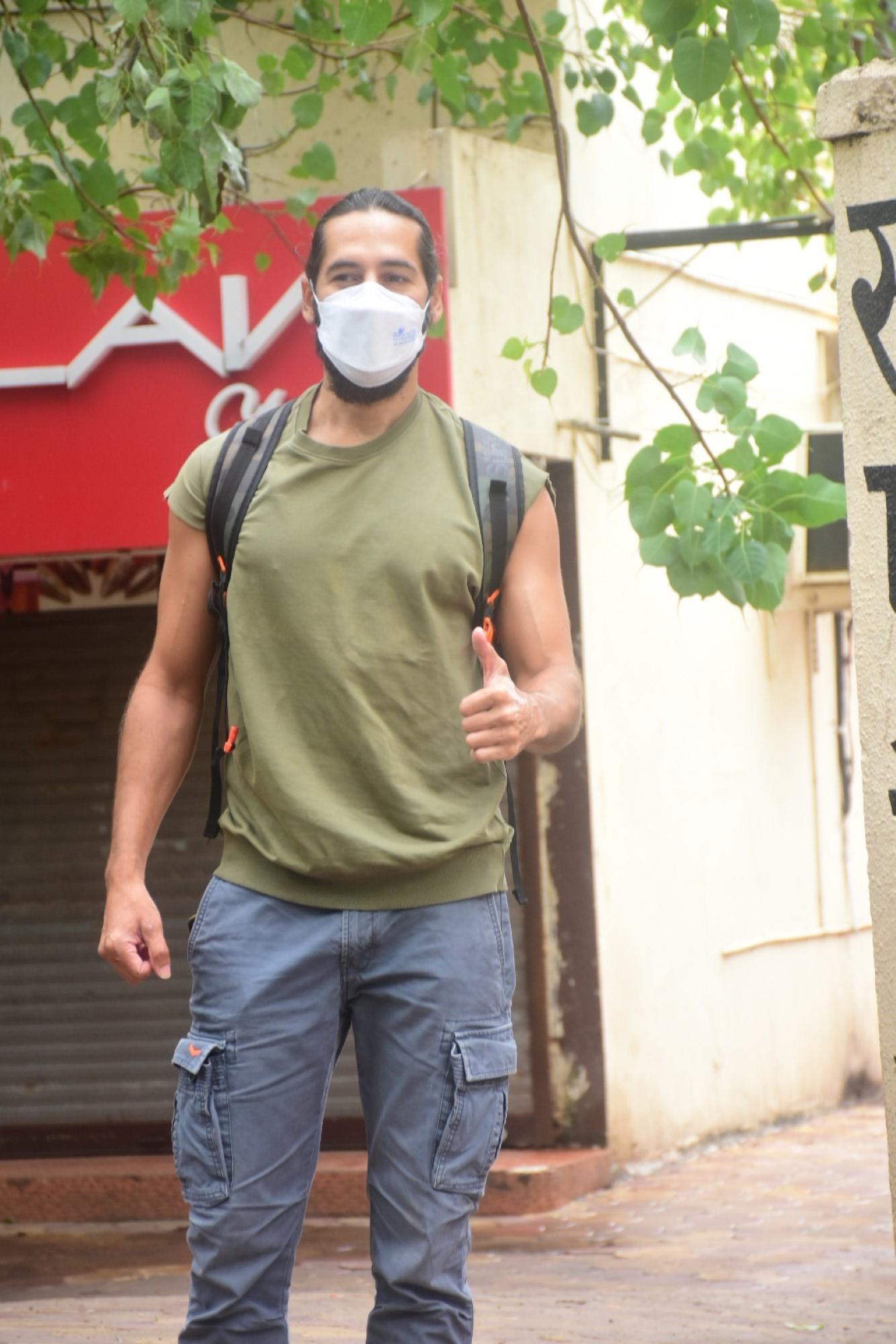 Mumbai: Dino Morea Spotted at Bandra On Wednesday, 19 may, 2021. (Photo: Sanjay Tiwari)