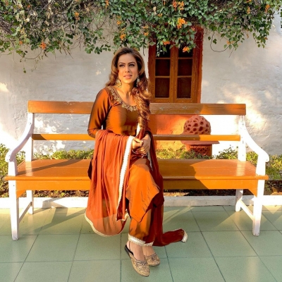 Nia Sharma lives out 