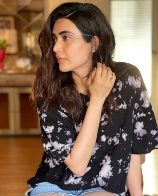 Karishma Tanna shares her lockdown pose (Photo:Instagram)