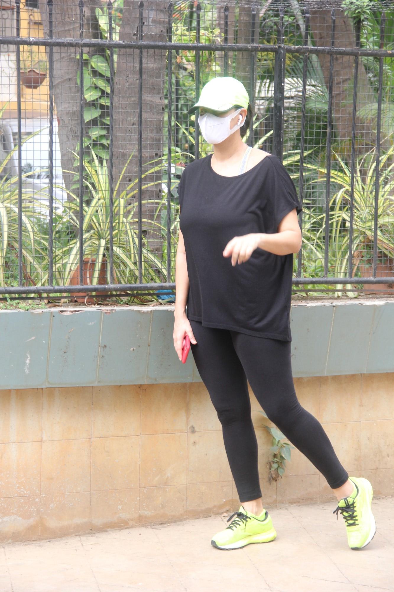 Mumbai: Neha Dhupia and Angad Bedi Spotted At Bandra On Monday, 31 May, 2021.(Photo: Sanjay Tiwari)