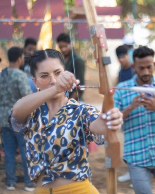 Sunny Leone takes aim for the heart in new post.(photo:instagram)