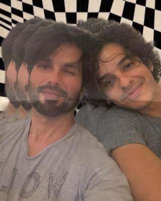 Shahid Kapoor, Ishaan Khatter recreate 