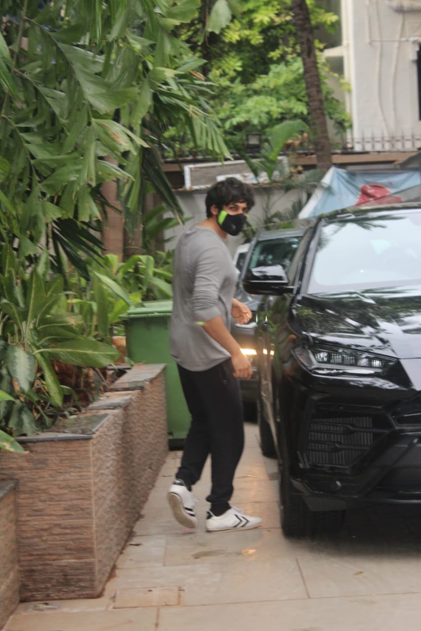Mumbai: Kartik Aaryan Spotted at Juhu On Monday, 31 May, 2021.(Photo: Sanjay Tiwari)