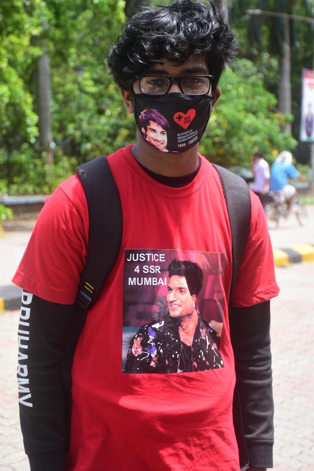 Mumbai: Sushant Singh Rajput Fans Pay Tribute To The Late Actor On His Death Anniversary On Monday, 14 June,2021. (Photo: Sanjay Tiwari)