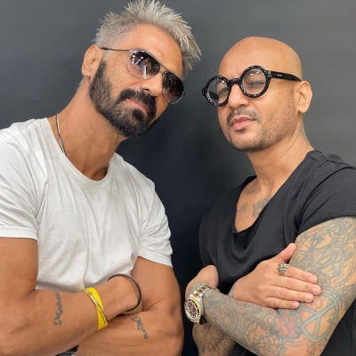 Arjun Rampal flaunts platinum blonde hair.(photo:Instagram)