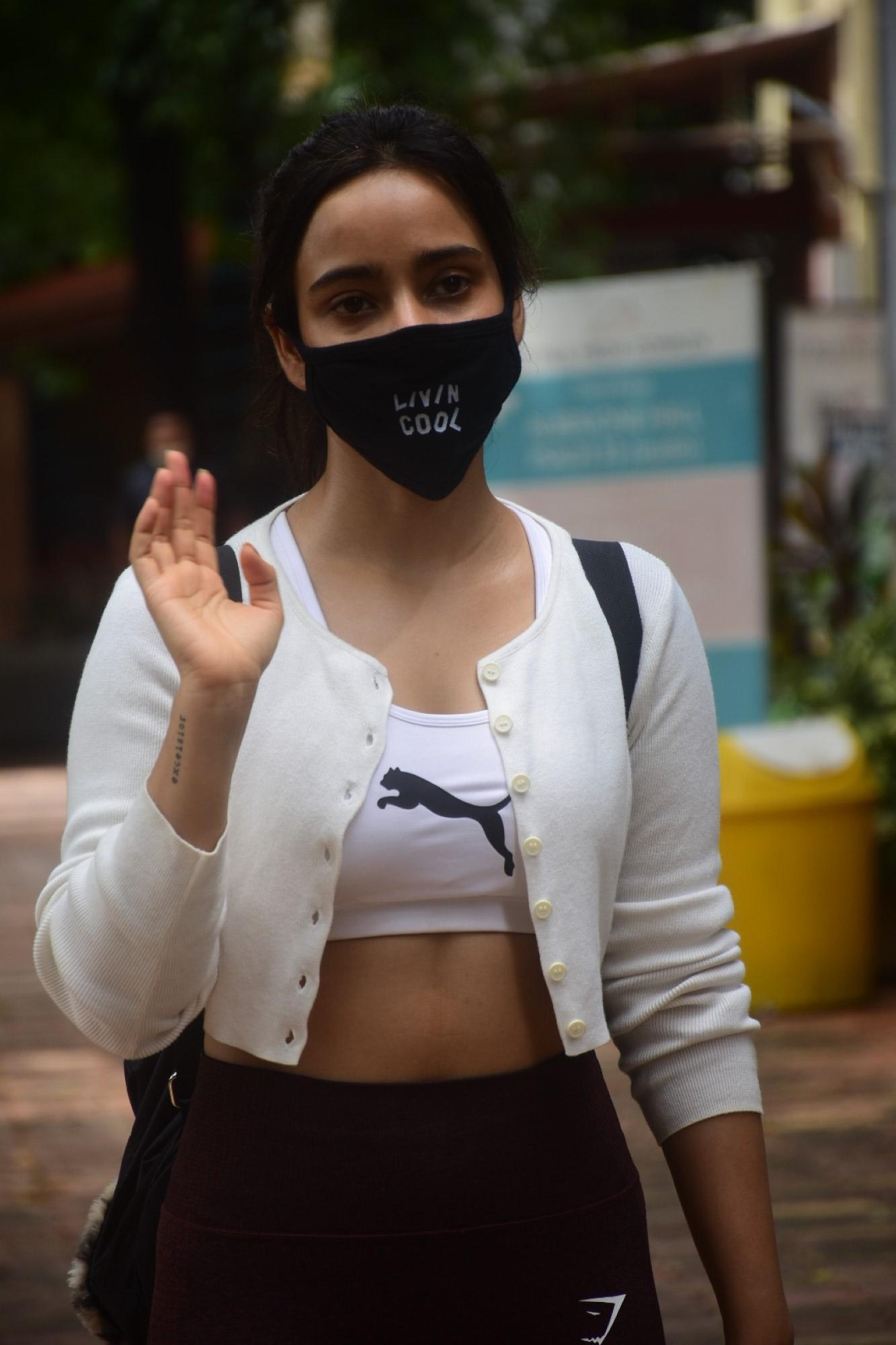 Mumbai: Neha Sharma Spotted at Bandra on Friday June 18,2021.(Photo: Sanjay Tiwari/IANS)