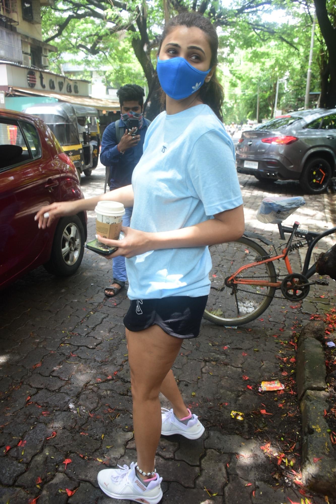 Mumbai: Daisy Shah Spotted at Bandra on Saturday June 19,2021.(Photo: Sanjay Tiwari/IANS)