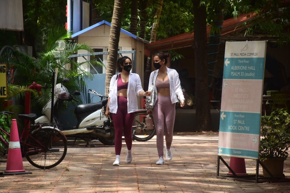 Mumbai: Neha and Aisha Sharma Spotted at Gym In Bandra on Tuesday June 22, 2021.(Photo: Sanjay Tiwari/IANS)