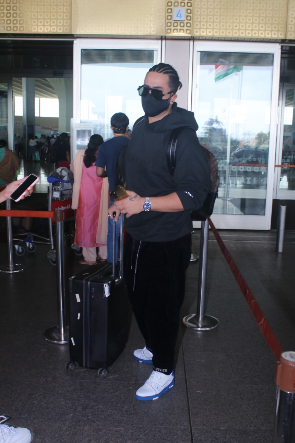 Mumbai: Aly Goni and Jasmin Bhasin Spotted at Airport Departure on Saturday June 26, 2021.(Photo: Sanjay Tiwari/IANS)