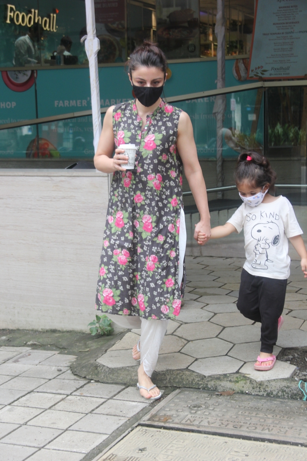 Mumbai: Soha Ali Khan & Inaya spotted at foodhall khar on Saturday July 24, 2021.(Photo: Sanjay Tiwari/IANS)