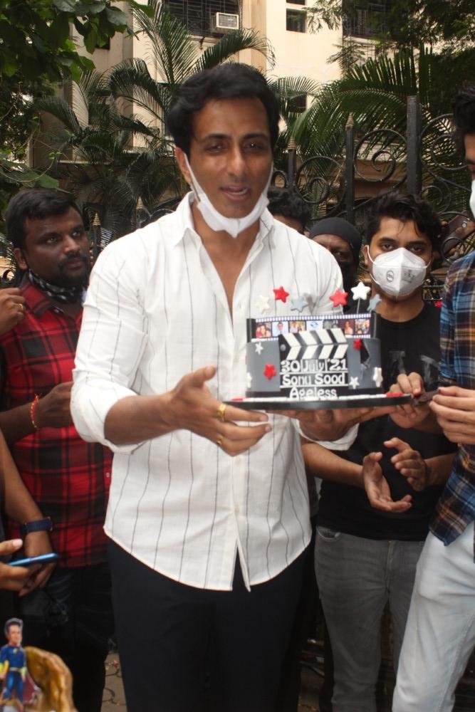 Mumbai: Sonu Sood Birthday Celebration With Media and Fans Outside Residence at Andheri on Friday July 30, 2021.(Photo: Sanjay Tiwari/IANS)