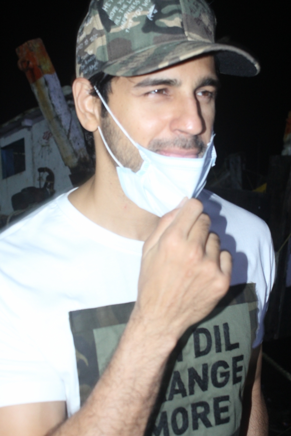 Mumbai: Sidharth Malhotra Snapped at Versova Jetty on Saturday July 31, 2021.(Photo: Sanjay Tiwari/IANS)