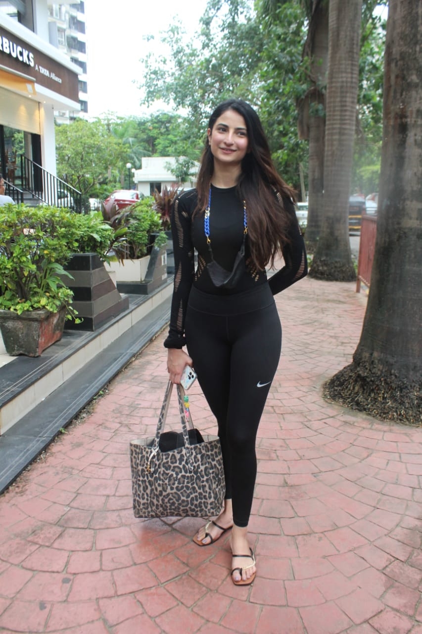 Mumbai: Shweta Tiwari & Her Daughter Palak Spotted At Sykz Gym Lokhandwala on Thursday August 05, 2021.(Photo: Sanjay Tiwari/IANS)