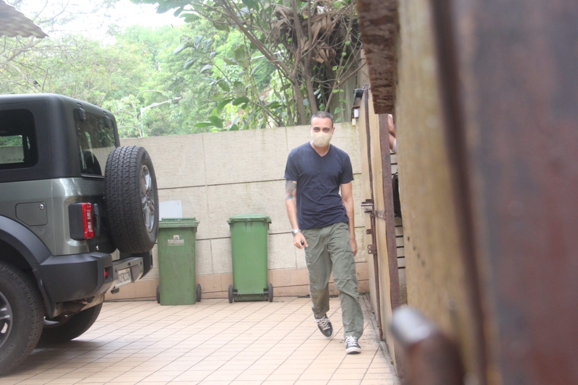 Mumbai : Actor Imran Khan Spotted at Bandra in Mumbai on Thursday, August 05, 2021. (Photo: IANS)