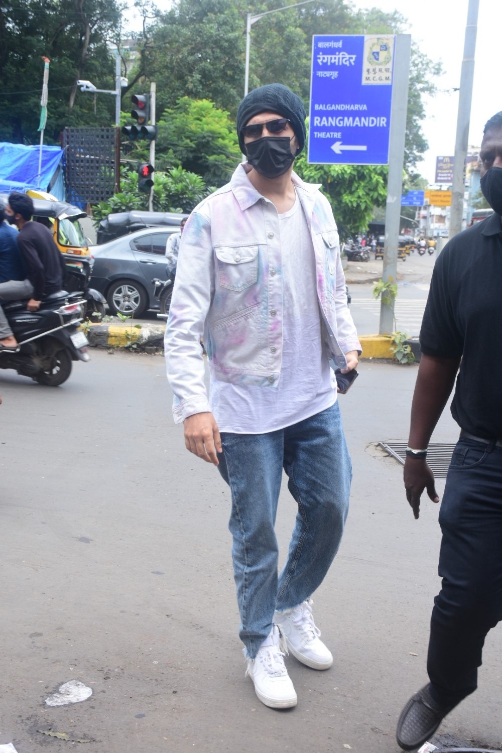 Mumbai: Kartik Aaryan Spotted At Bandra  on Thursday August 05, 2021.(Photo: Sanjay Tiwari/IANS)