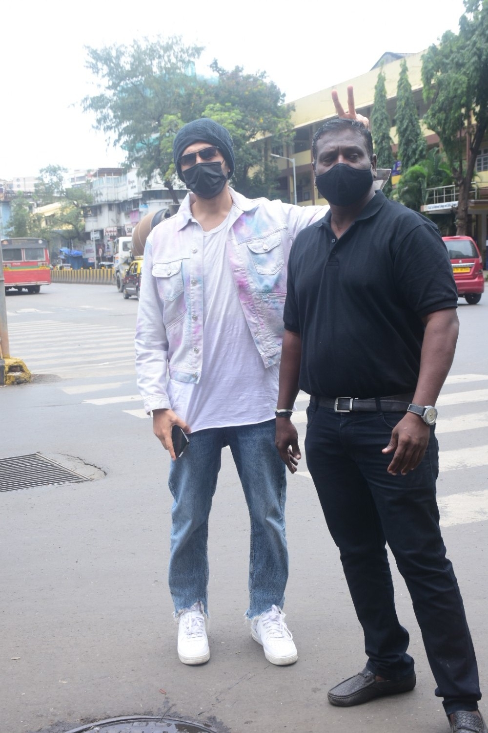 Mumbai: Kartik Aaryan Spotted At Bandra  on Thursday August 05, 2021.(Photo: Sanjay Tiwari/IANS)