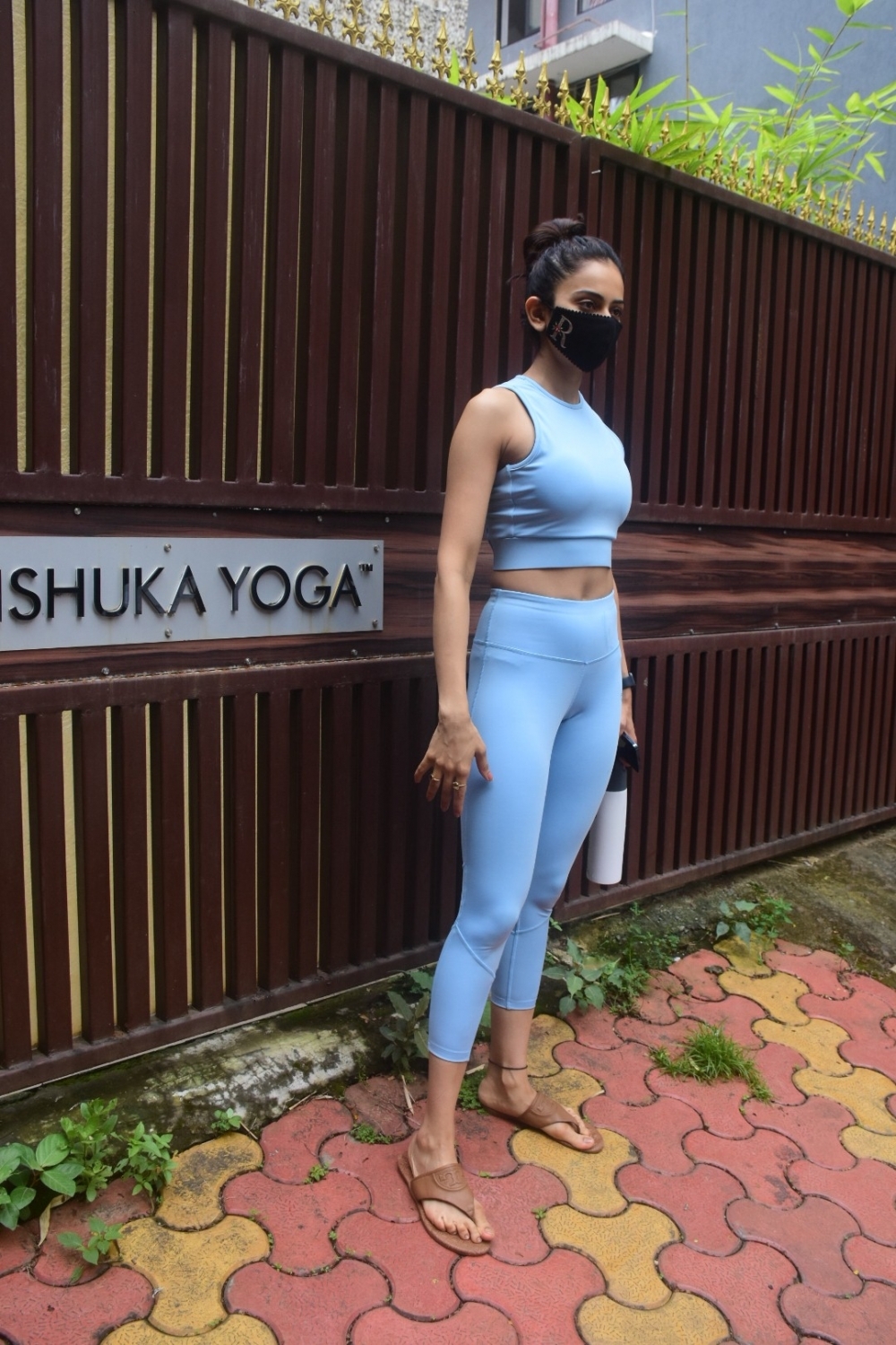 Mumbai: Rakul Preet Singh spotted at yoga class in bandra on Monday August 09, 2021.(Photo: Sanjay Tiwari/IANS)
