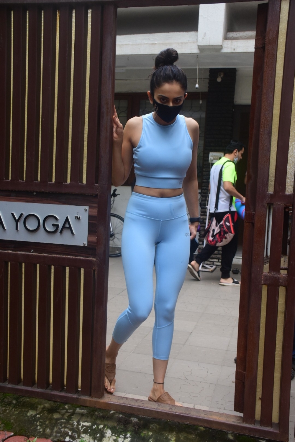 Mumbai: Rakul Preet Singh spotted at yoga class in bandra on Monday August 09, 2021.(Photo: Sanjay Tiwari/IANS)