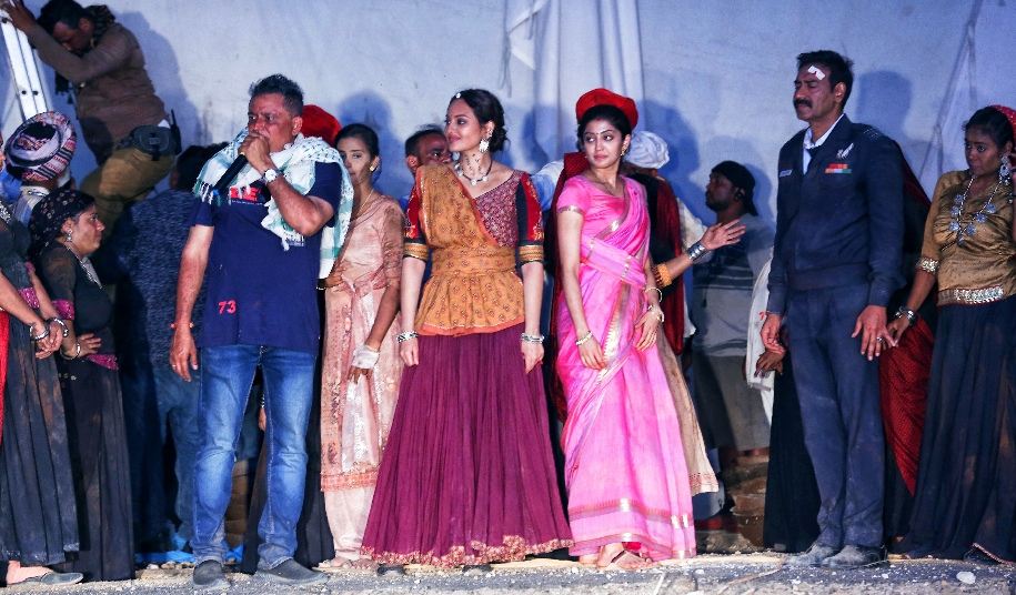 Abhishek Dudhaiya,Sonkashi Sinha,Pranita Subhash and Ajay Devgan