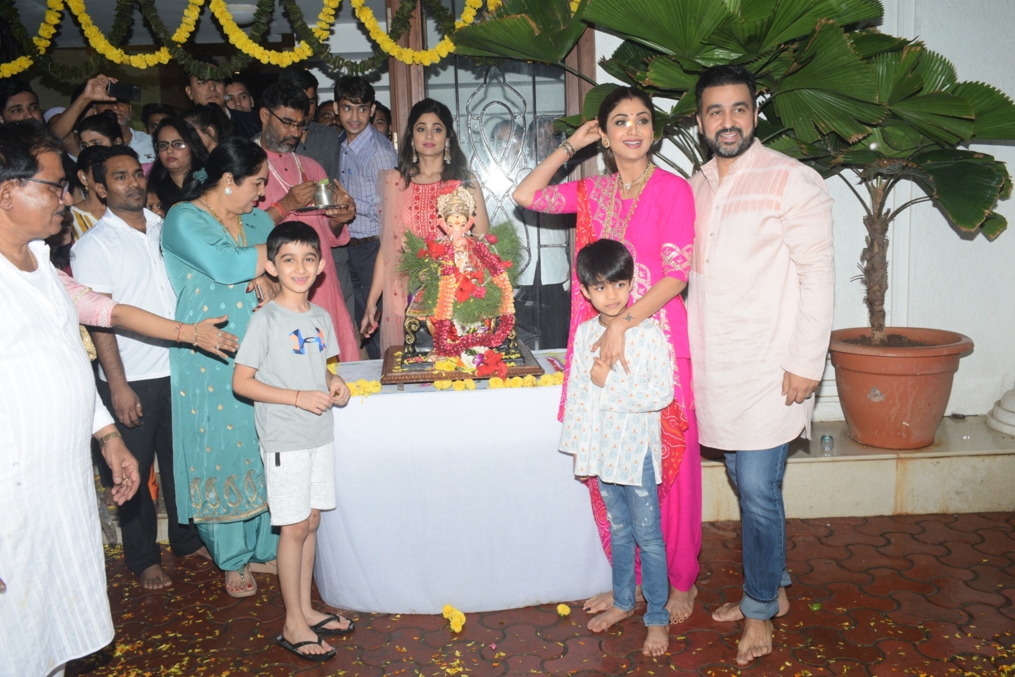 Mumbai: Actress Shilpa Shetty during Ganesh idol immersions in Mumbai on Sep 3, 2019. (Photo: IANS)