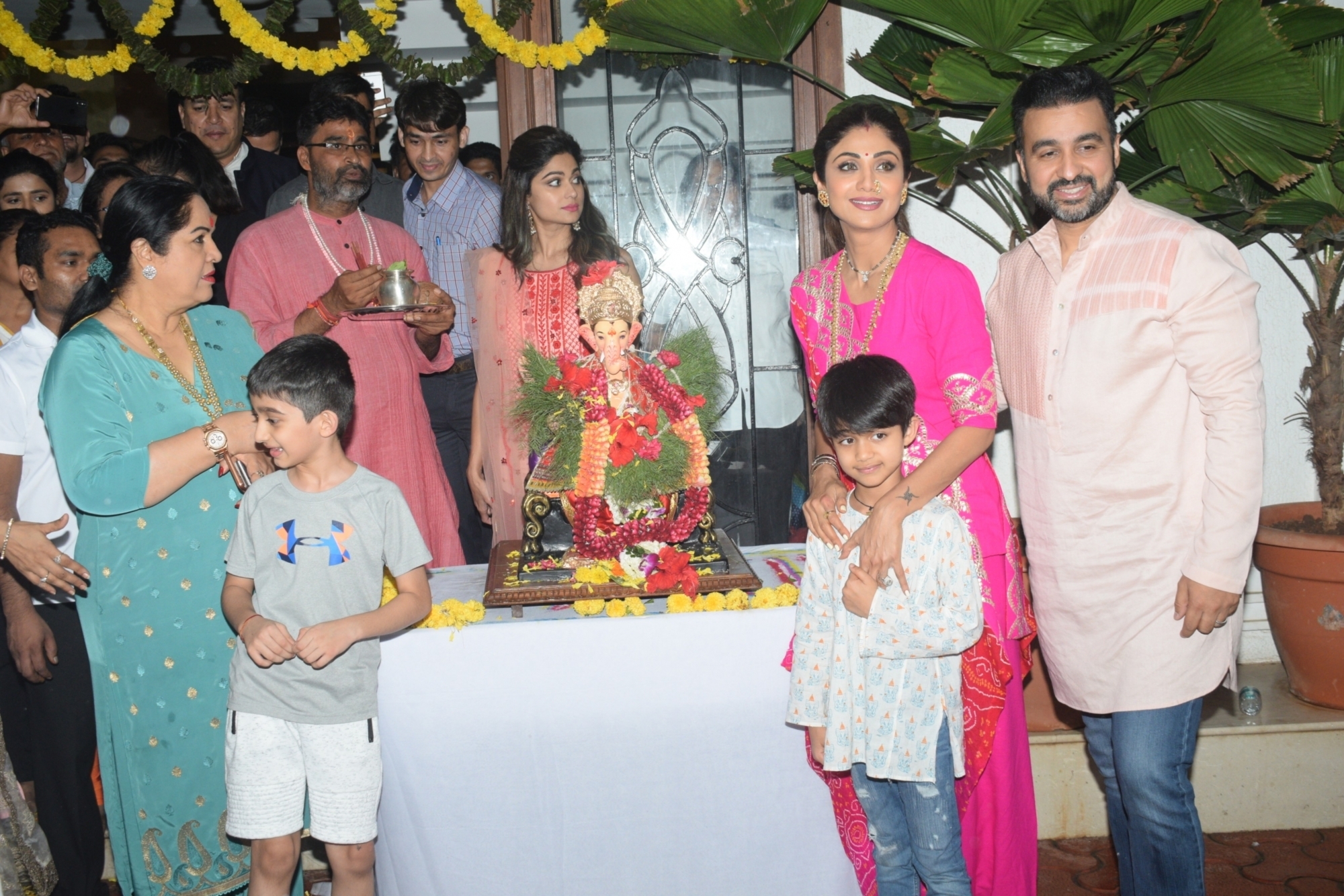 Mumbai: Actress Shilpa Shetty during Ganesh idol immersions in Mumbai on Sep 3, 2019. (Photo: IANS)