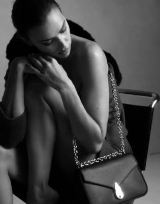 Supermodel Irina Shayk has ditched her clothes and bared it all for a new campaign of a fashion brand. The 33-year-old model went nude in a new campaign to promote Calvin Klein handbags.