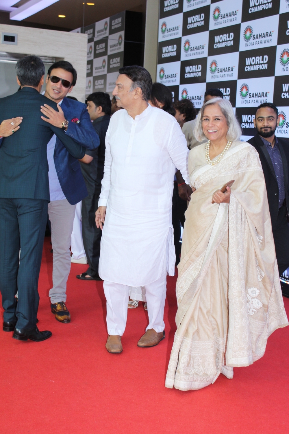 Mumbai: Actor Vivek Oberoi and his family Suresh Oberoi and Yashodhara Oberoi at PV Sindhu's felicitation ceremony organised by Sahara Group in Mumbai on Sep 8, 2019. (Photo: IANS)