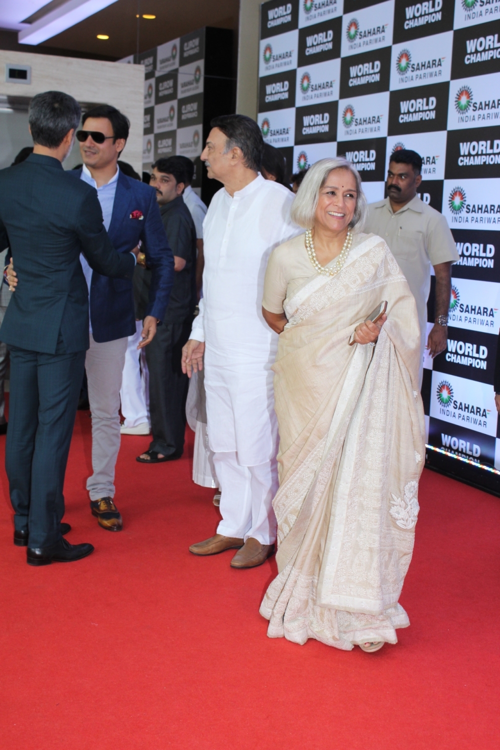 Mumbai: Actor Vivek Oberoi and his family Suresh Oberoi and Yashodhara Oberoi at PV Sindhu's felicitation ceremony organised by Sahara Group in Mumbai on Sep 8, 2019. (Photo: IANS)