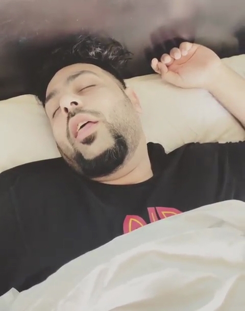 Rapper Badshah has shared a hilarious video of him waking up to the tunes of "Paagal". The rapper took to Instagram on Monday, where he is seen getting woken up by his alarm and then all of a sudden straight jumping out of the window into the infinity pool to get rid of sleepiness.