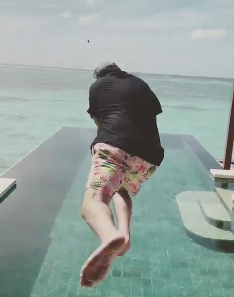 Rapper Badshah has shared a hilarious video of him waking up to the tunes of "Paagal". The rapper took to Instagram on Monday, where he is seen getting woken up by his alarm and then all of a sudden straight jumping out of the window into the infinity pool to get rid of sleepiness.