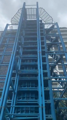 A huge piece of rock fell on actress Mouni Roy