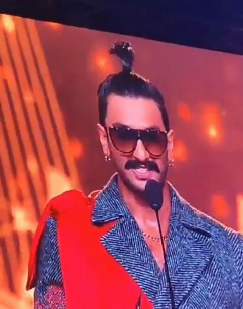 "Mama, we’re going to London," said actor Ranveer Singh about getting his wax statue at Madame Tussauds. Ranveer made the announcement while receiving an award at IIFA 2019 here on Wednesday.