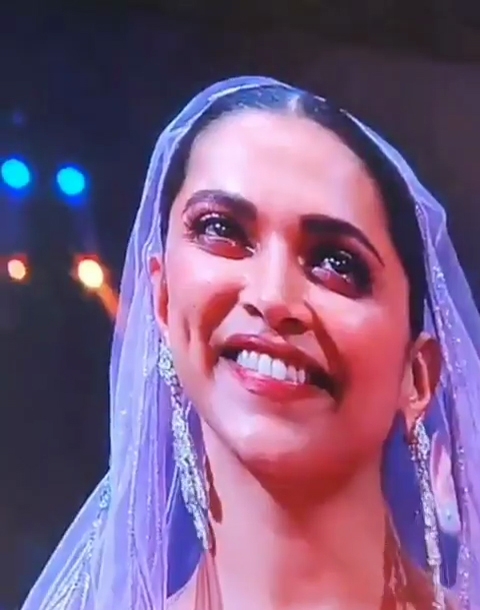 "Mama, we’re going to London," said actor Ranveer Singh about getting his wax statue at Madame Tussauds. Ranveer made the announcement while receiving an award at IIFA 2019 here on Wednesday.