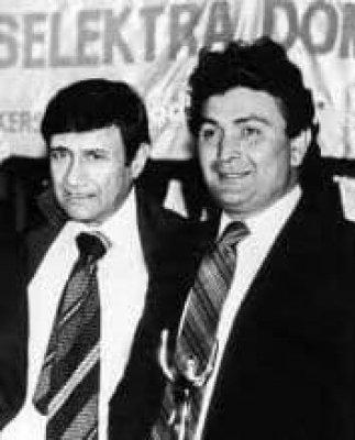 Dev Anand with Rishi Kapoor.
