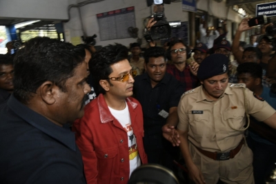 Mumbai: Actor Riteish Deshmukh arrives at Borivali railway station to travel by a special promotional train from Mumbai to Delhi as part of 